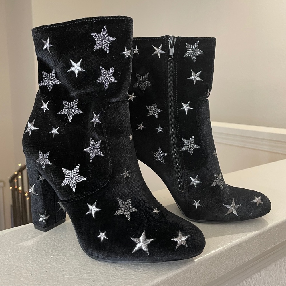 Steve Madden black velvet star booties